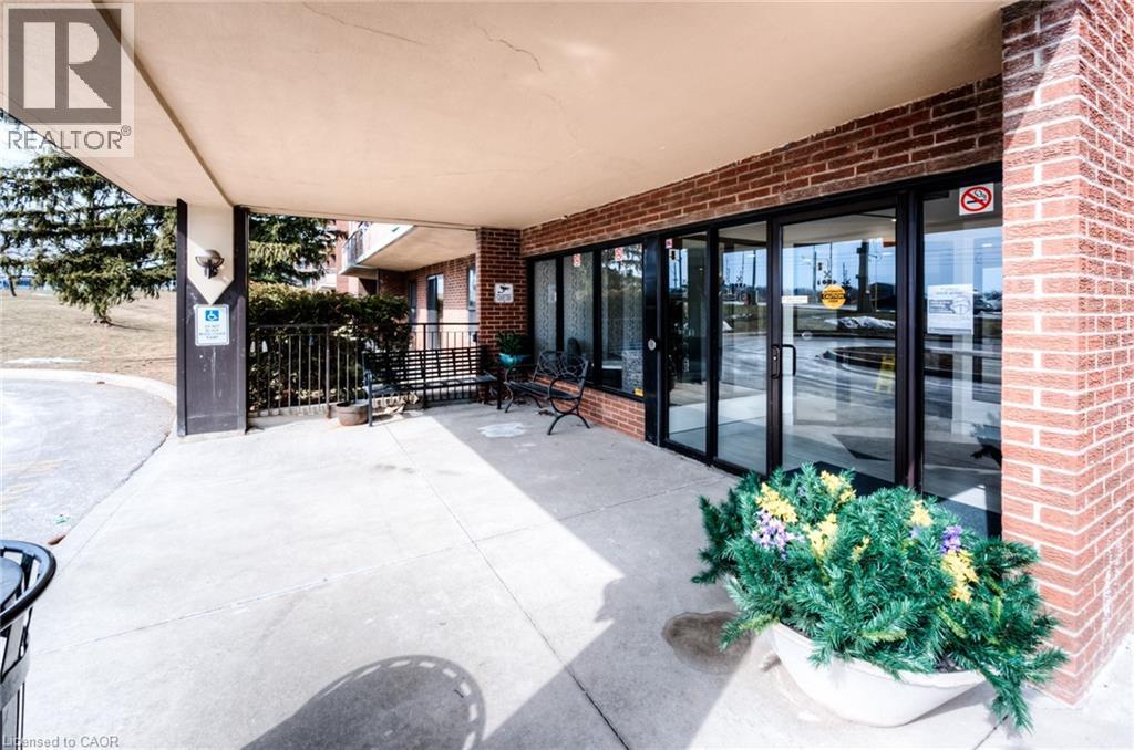 1100 COURTLAND Avenue E Unit# 404, Kitchener, Ontario, N2C2H9 — Photo 3
