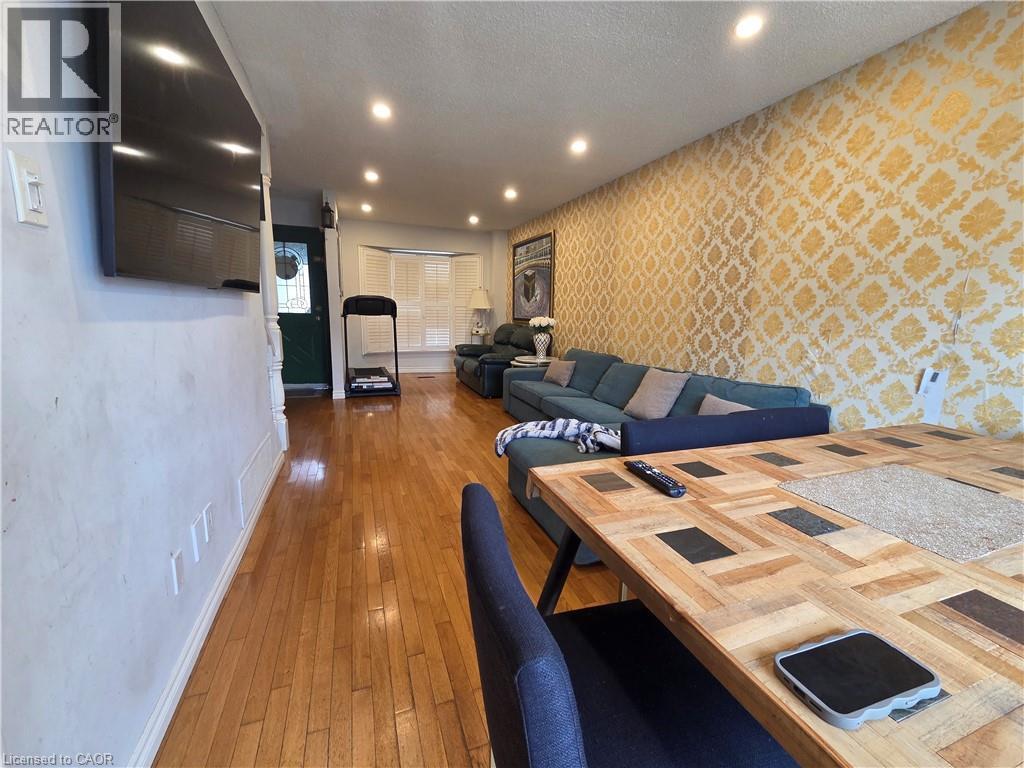 3082 CANTELON Crescent Unit# Main, Mississauga, Ontario, L5N3J8 — Photo 3