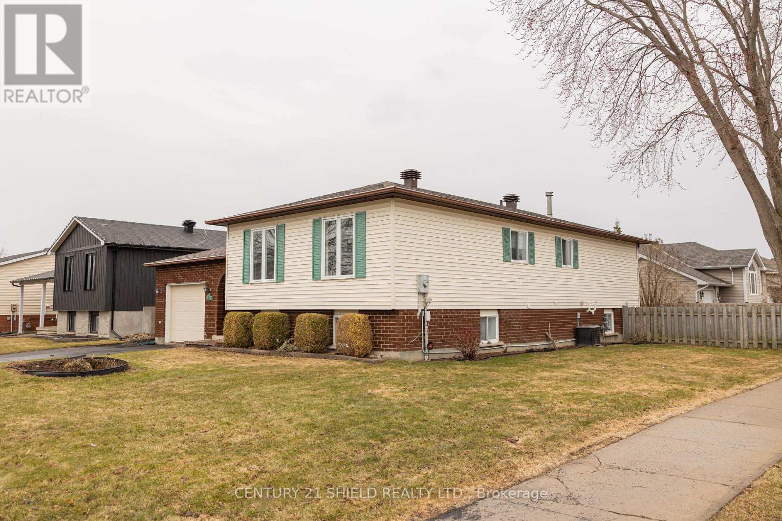 1613 WALTON STREET, Cornwall, Ontario, K6H7A7 — Photo 2