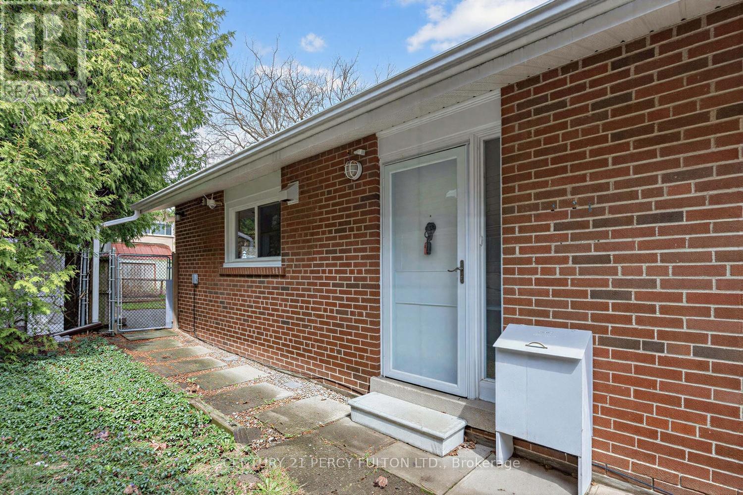 8 GONDOLA CRESCENT, Toronto (Woburn), Ontario, M1G2J3 — Photo 3