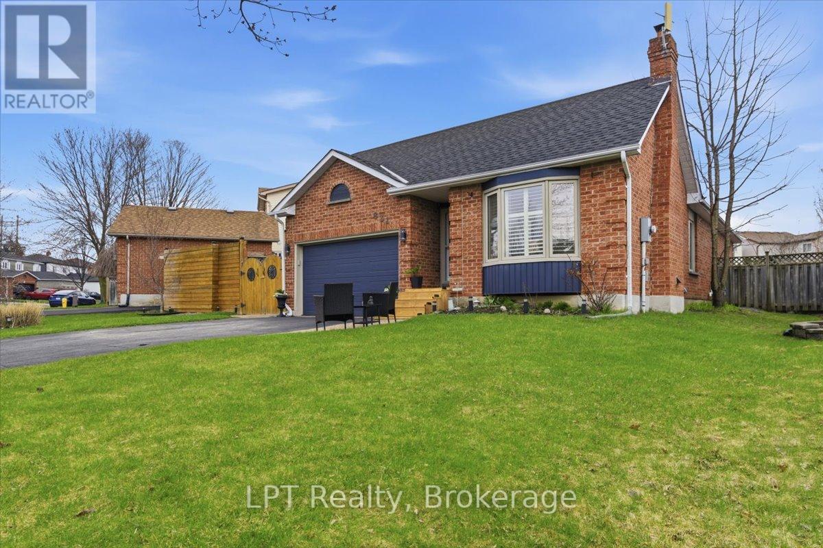 831 LAVIS STREET, Oshawa (Pinecrest), Ontario, L1K1W8 — Photo 3