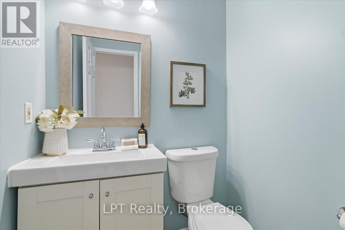 831 LAVIS STREET, Oshawa (Pinecrest), Ontario, L1K1W8 — Photo 7