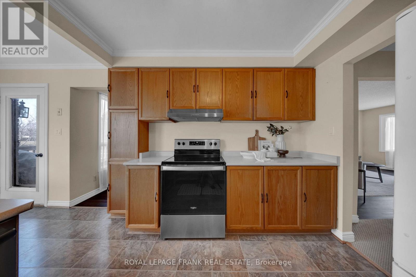 86 DEVONDALE STREET, Clarington (Courtice), Ontario, L1E2A1 — Photo 2