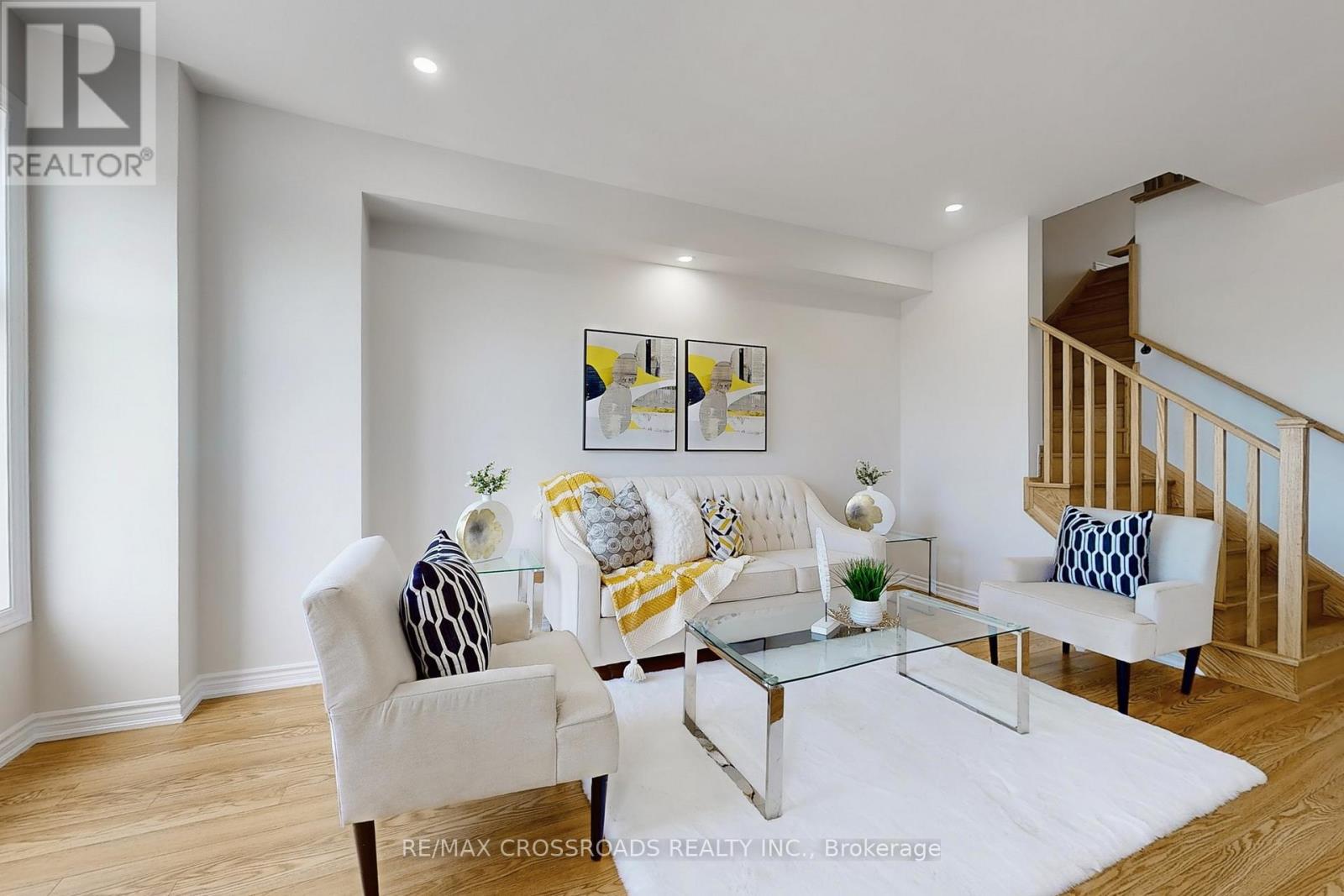 384 OKANAGAN PATH, Oshawa (Donevan), Ontario, L1H0B1 — Photo 3