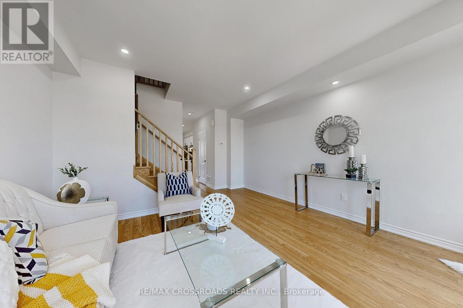 384 OKANAGAN PATH, Oshawa (Donevan), Ontario, L1H0B1 — Photo 5