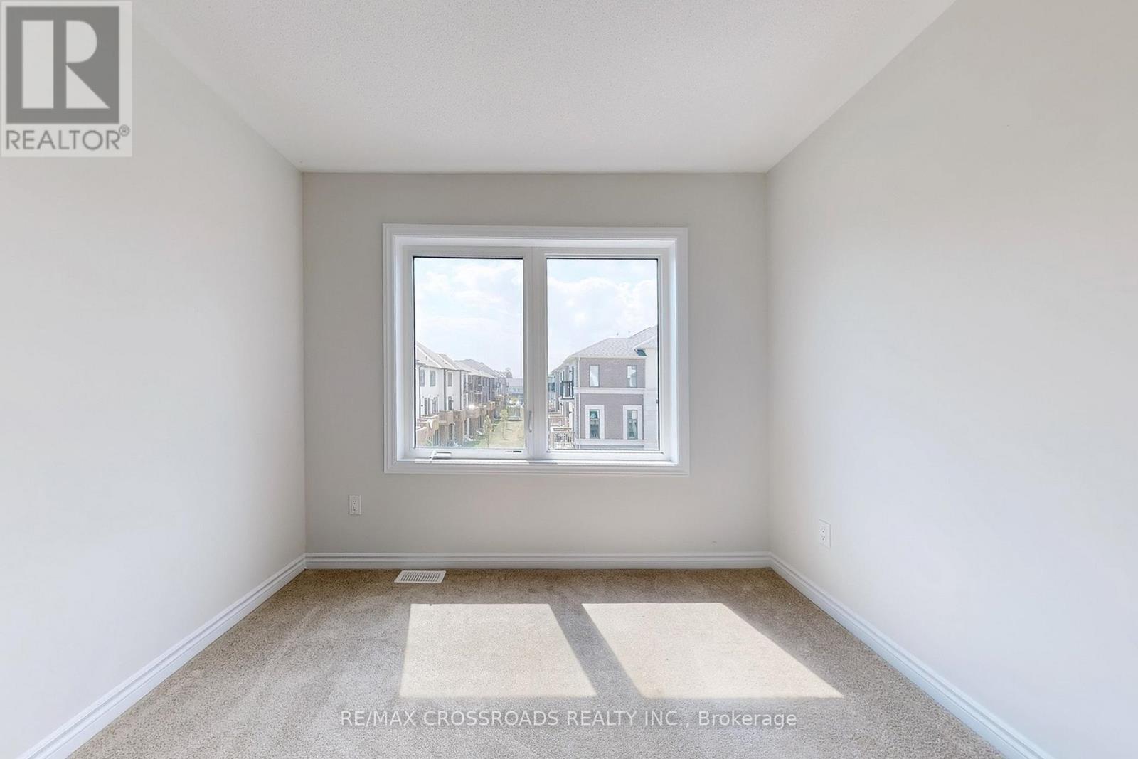 384 OKANAGAN PATH, Oshawa (Donevan), Ontario, L1H0B1 — Photo 6