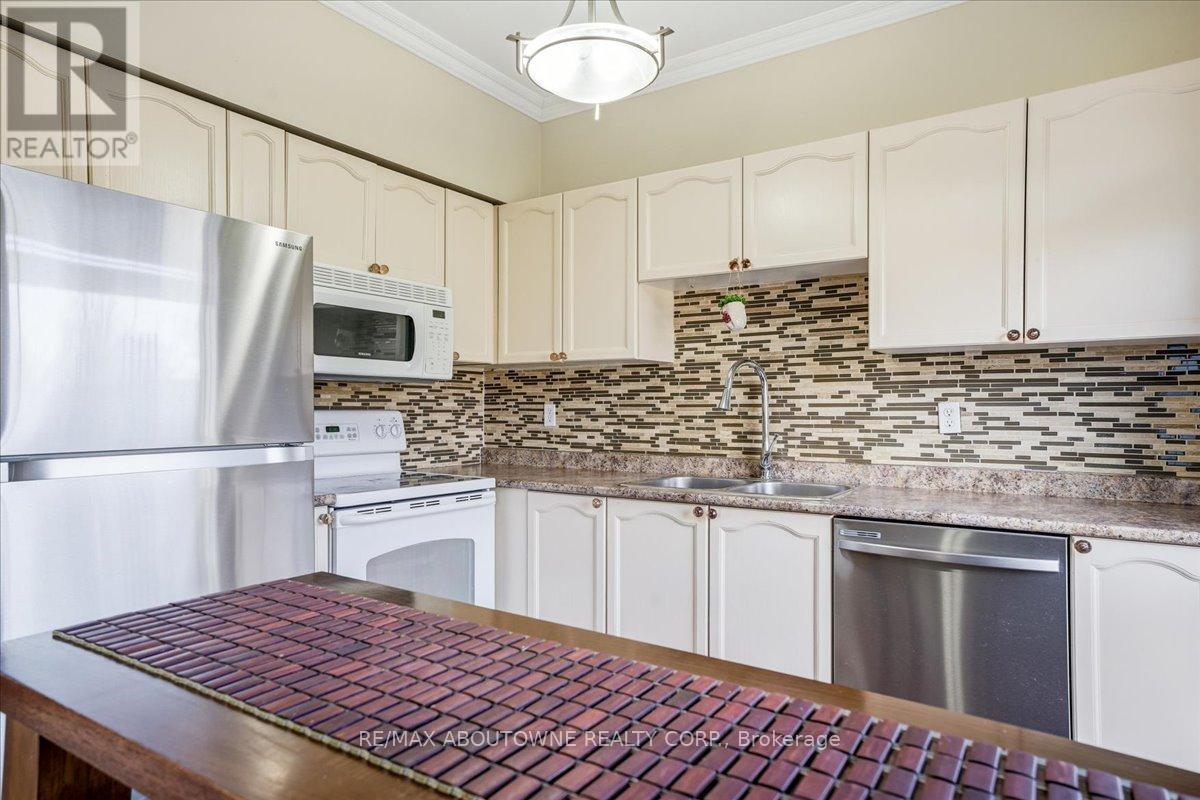 2377 DALEBROOK DRIVE, Oakville (WC Wedgewood Creek), Ontario, L6H6K4 — Photo 13