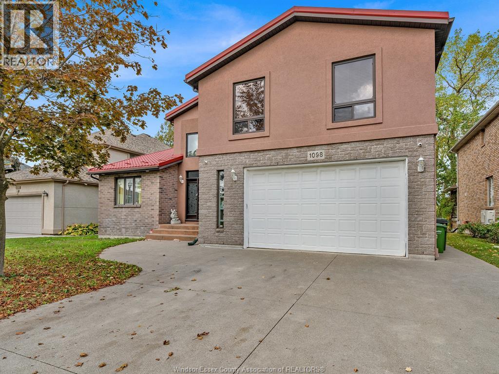 1098 STONEYBROOK CRESCENT, Windsor, Ontario, N9G2Y3 — Photo 2