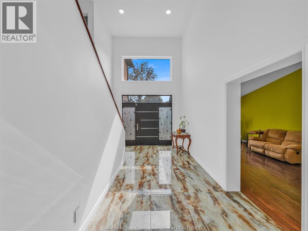 1098 STONEYBROOK CRESCENT, Windsor, Ontario, N9G2Y3 — Photo 3