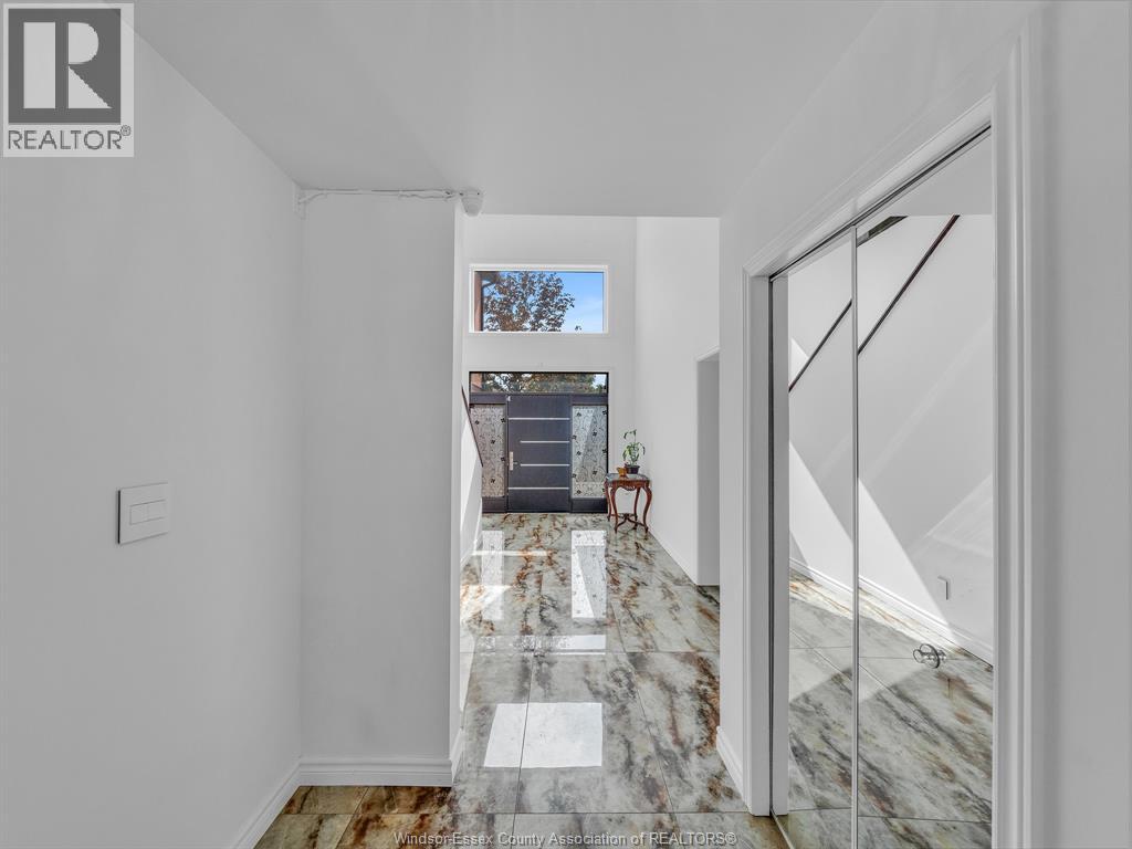 1098 STONEYBROOK CRESCENT, Windsor, Ontario, N9G2Y3 — Photo 4