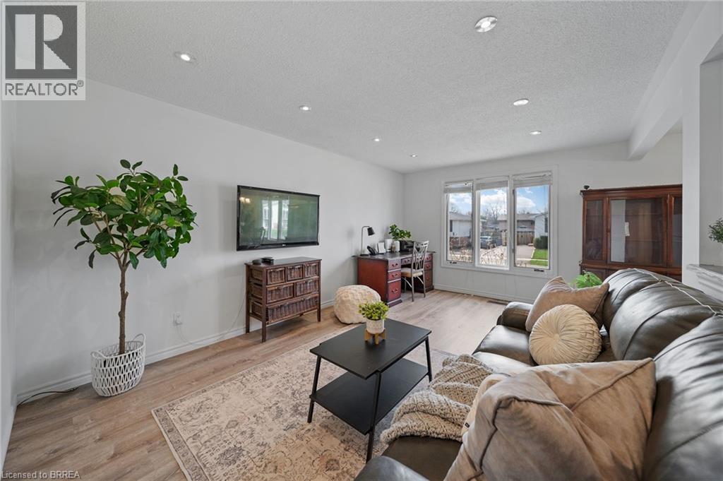 1 OSIJEK Crescent, Brantford, Ontario, N3P1Z3 — Photo 10