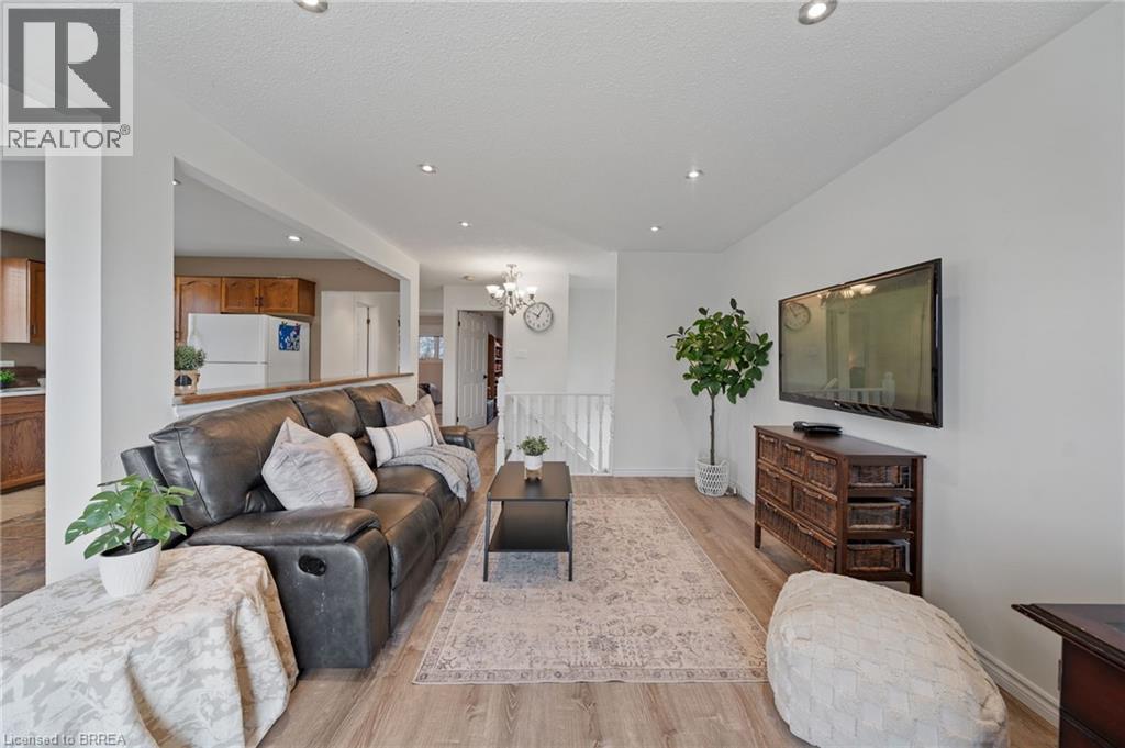 1 OSIJEK Crescent, Brantford, Ontario, N3P1Z3 — Photo 11