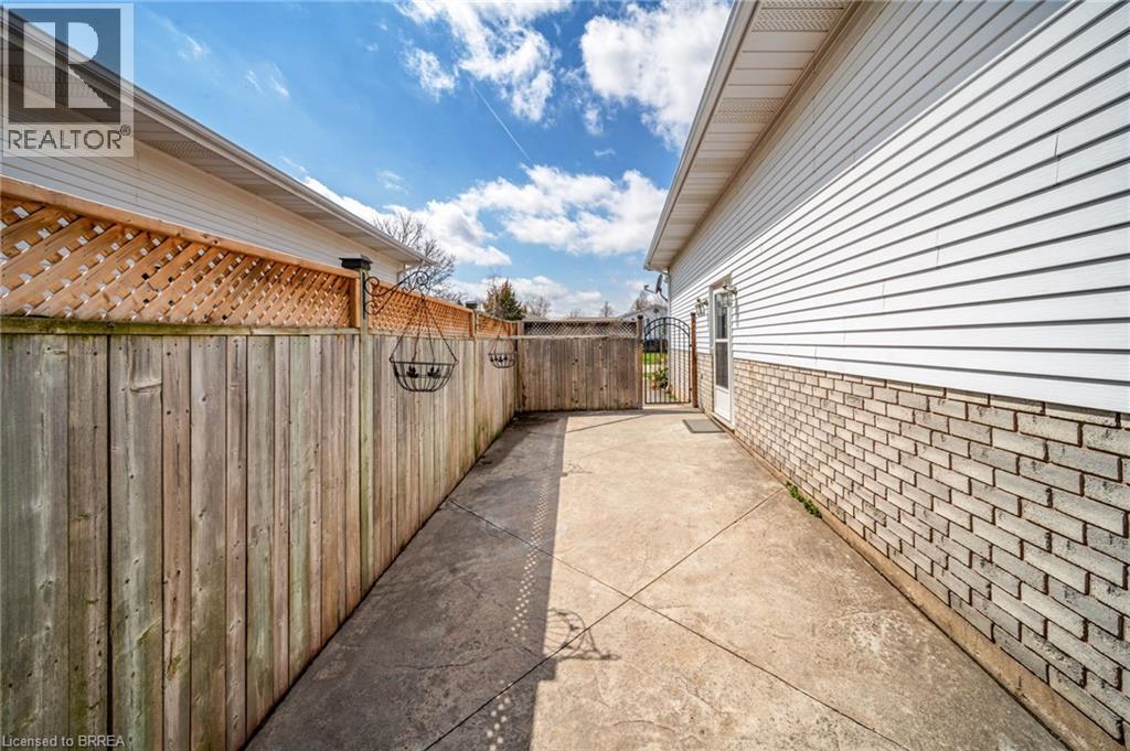 1 OSIJEK Crescent, Brantford, Ontario, N3P1Z3 — Photo 7