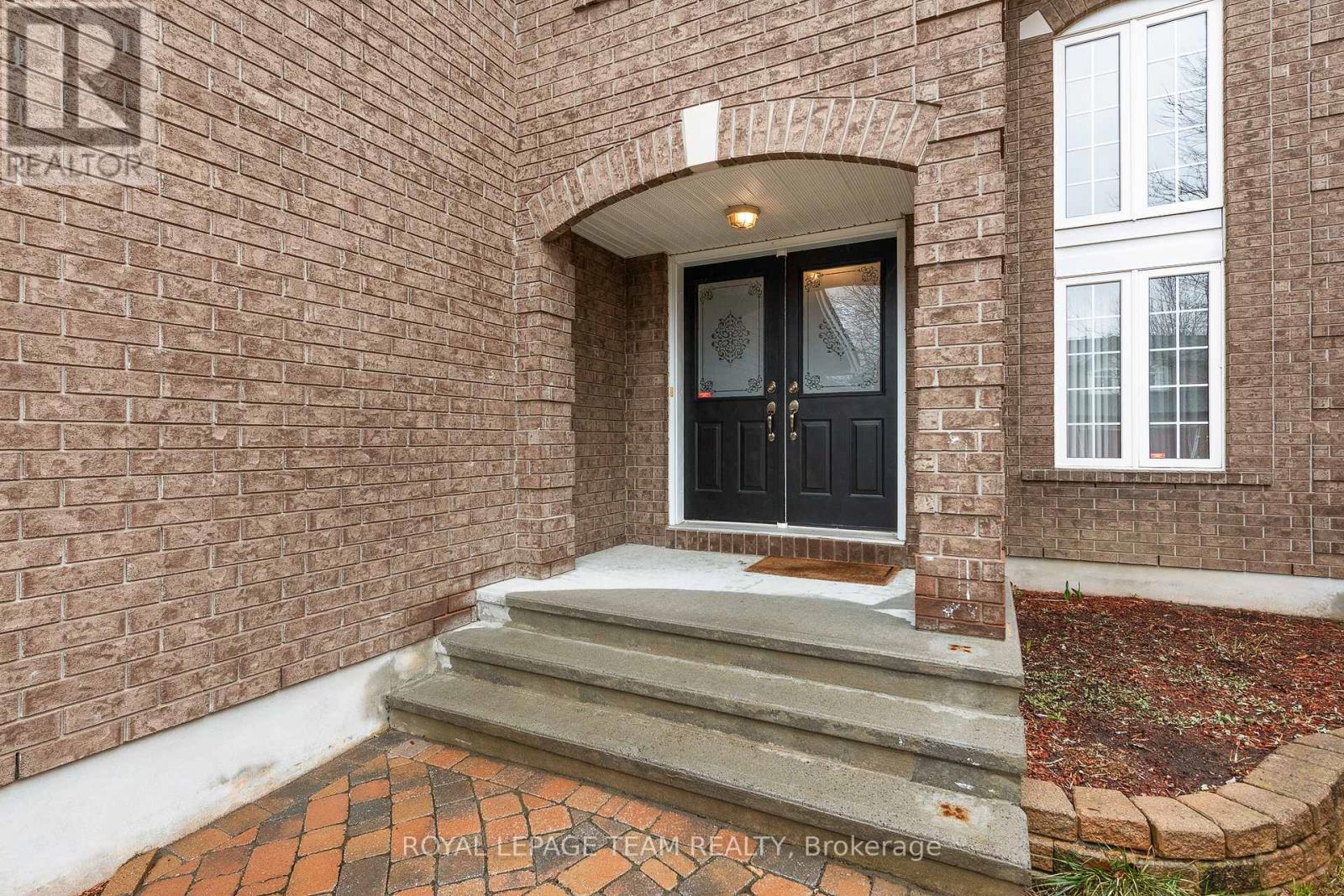 844 GIANT CEDARS CRESCENT, Ottawa, Ontario, K1V1N9 — Photo 3