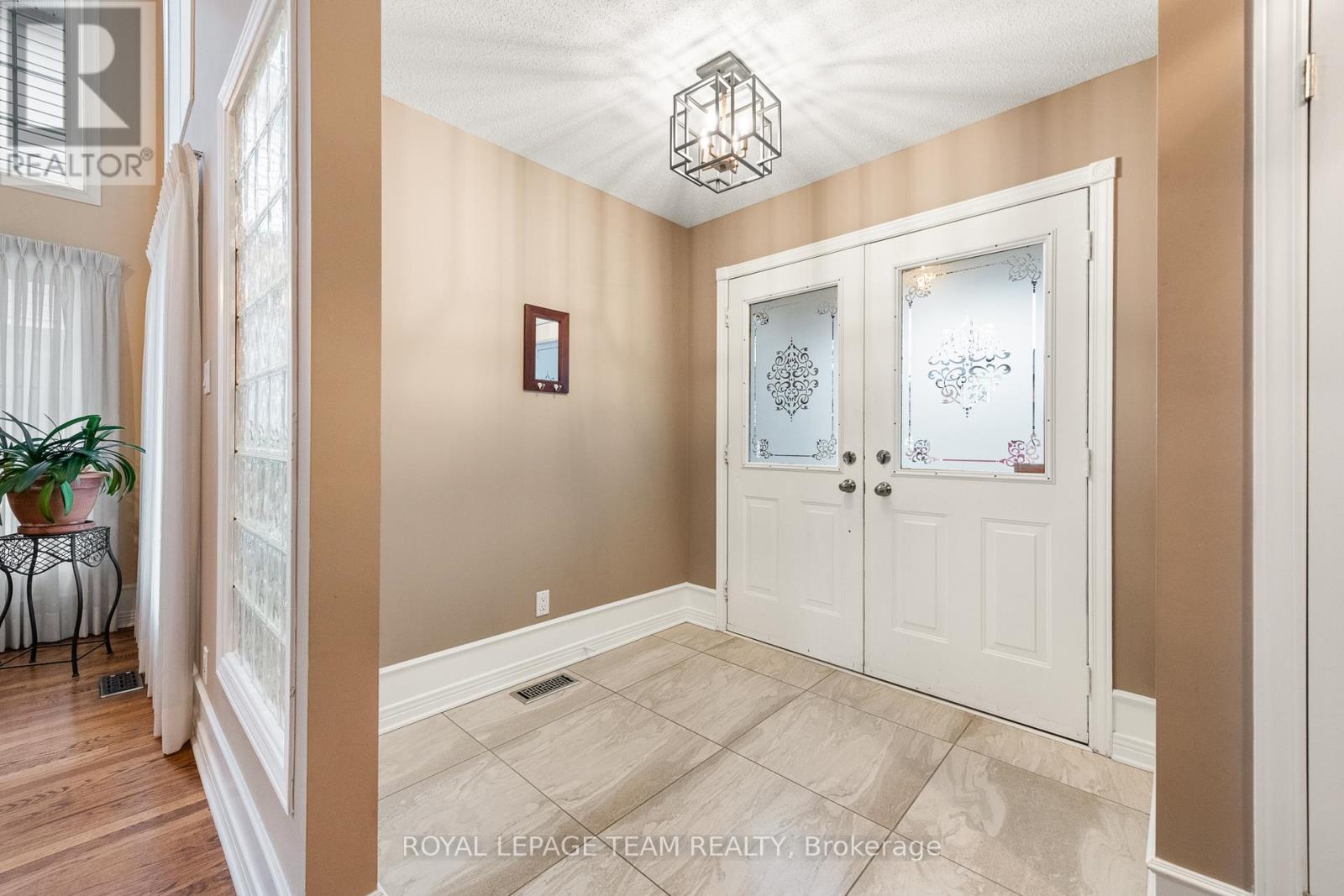 844 GIANT CEDARS CRESCENT, Ottawa, Ontario, K1V1N9 — Photo 4