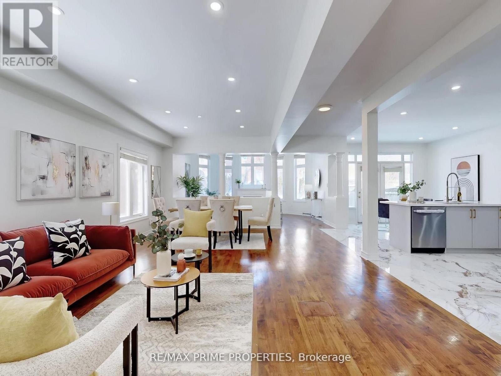 22 WAYMOUNT AVENUE, Richmond Hill (Westbrook), Ontario, L4S2G5 — Photo 2