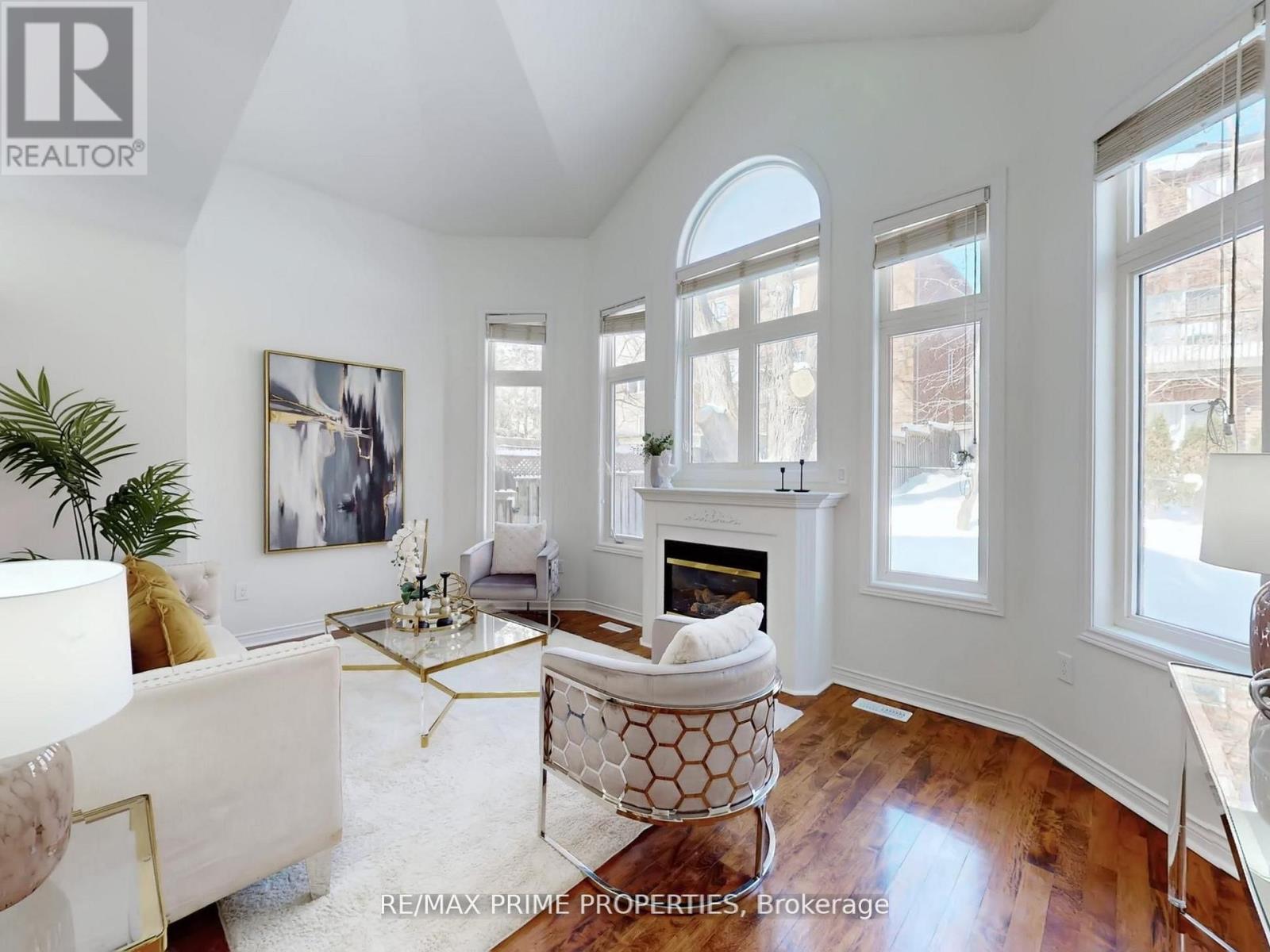 22 WAYMOUNT AVENUE, Richmond Hill (Westbrook), Ontario, L4S2G5 — Photo 5