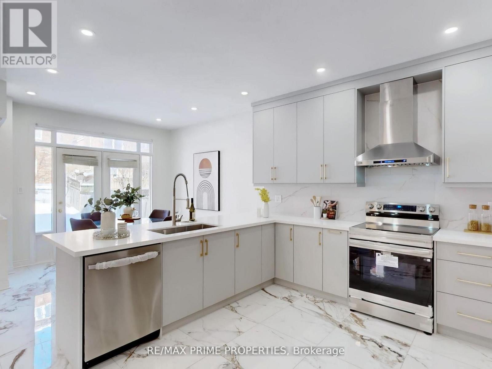 22 WAYMOUNT AVENUE, Richmond Hill (Westbrook), Ontario, L4S2G5 — Photo 9