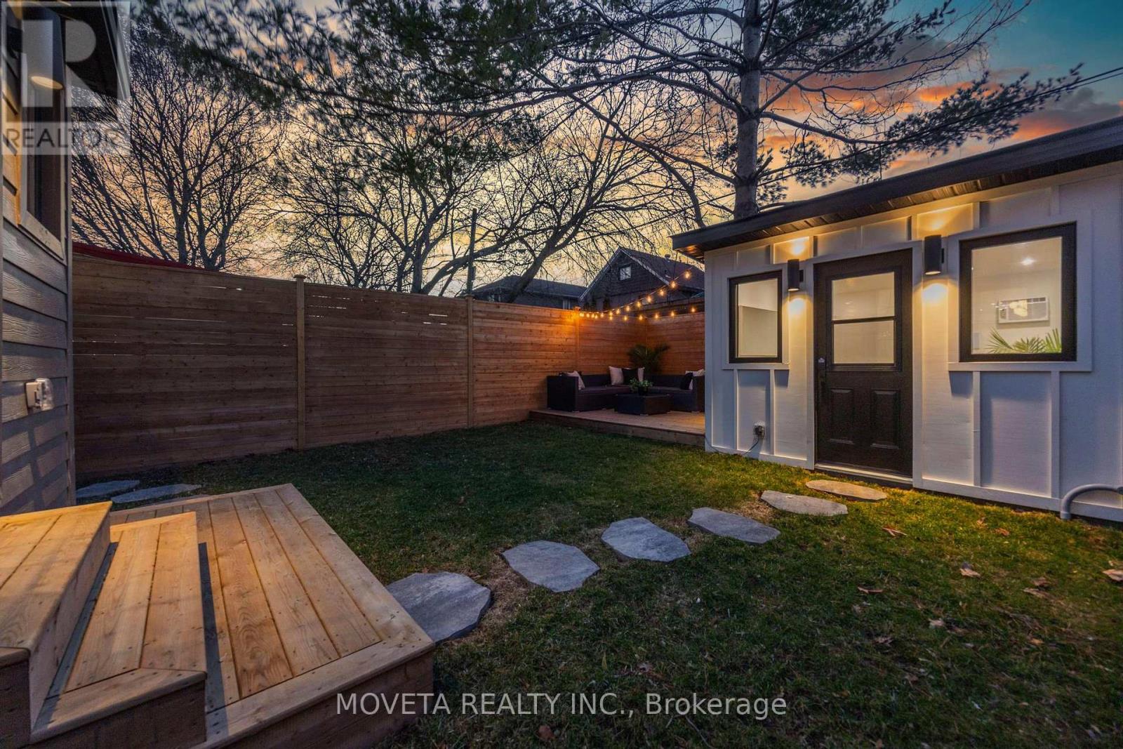 4 MAHONEY AVENUE, Toronto (Mount Dennis), Ontario, M6M2H4 — Photo 2