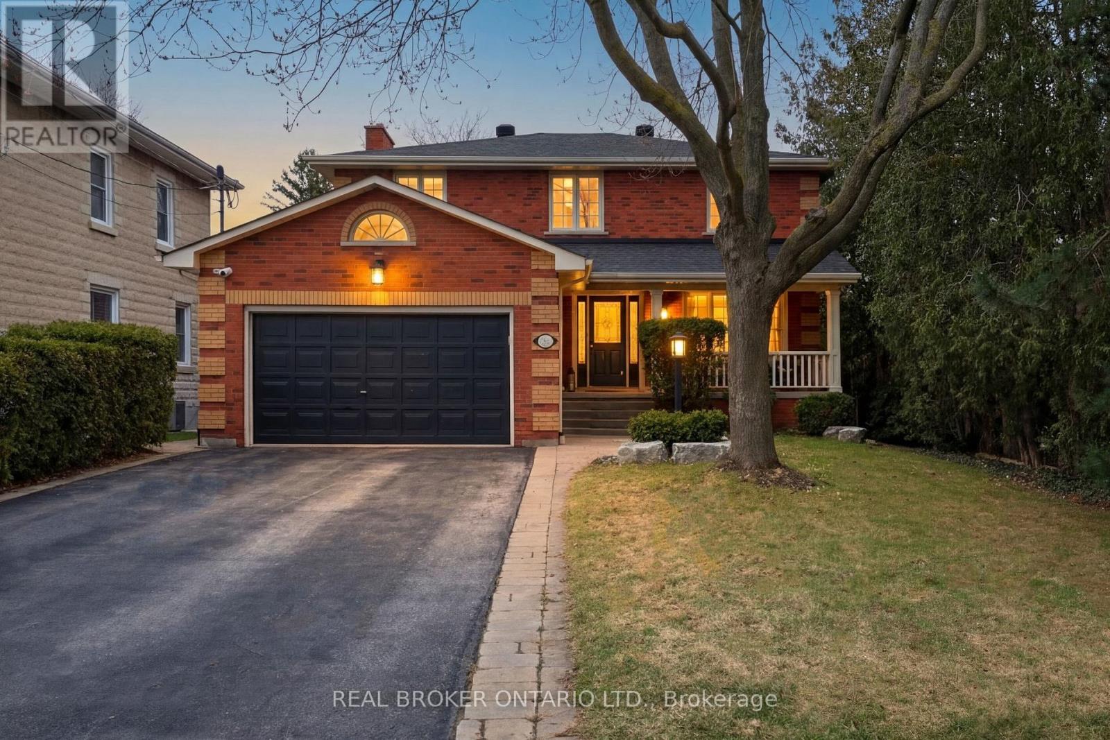 352 BROADWAY AVENUE, Milton (OM Old Milton), Ontario, L9T1T7 — Photo 2