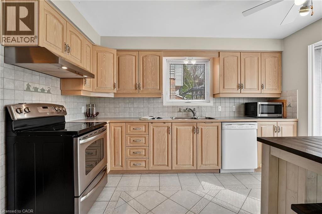 474 KNIGHTSBRIDGE Crescent, Ancaster, Ontario, L9G3S5 — Photo 4