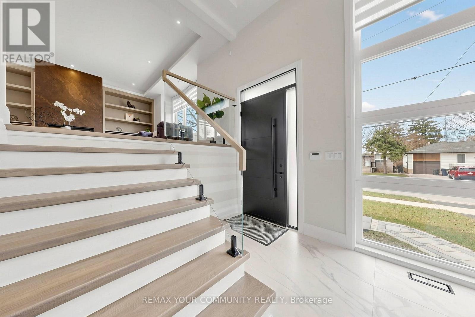 97 RANEE AVENUE, Toronto (Englemount-Lawrence), Ontario, M6A1N1 — Photo 2