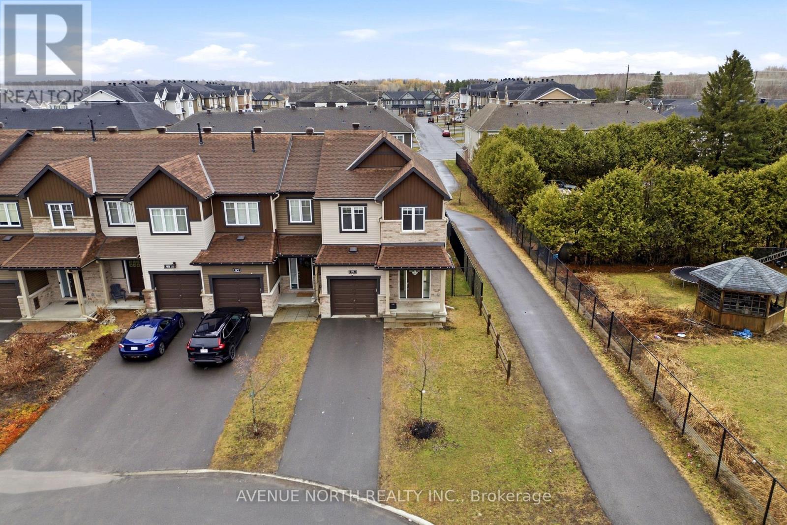 94 GARDENPOST TERRACE, Ottawa, Ontario, K4A5H2 — Photo 2