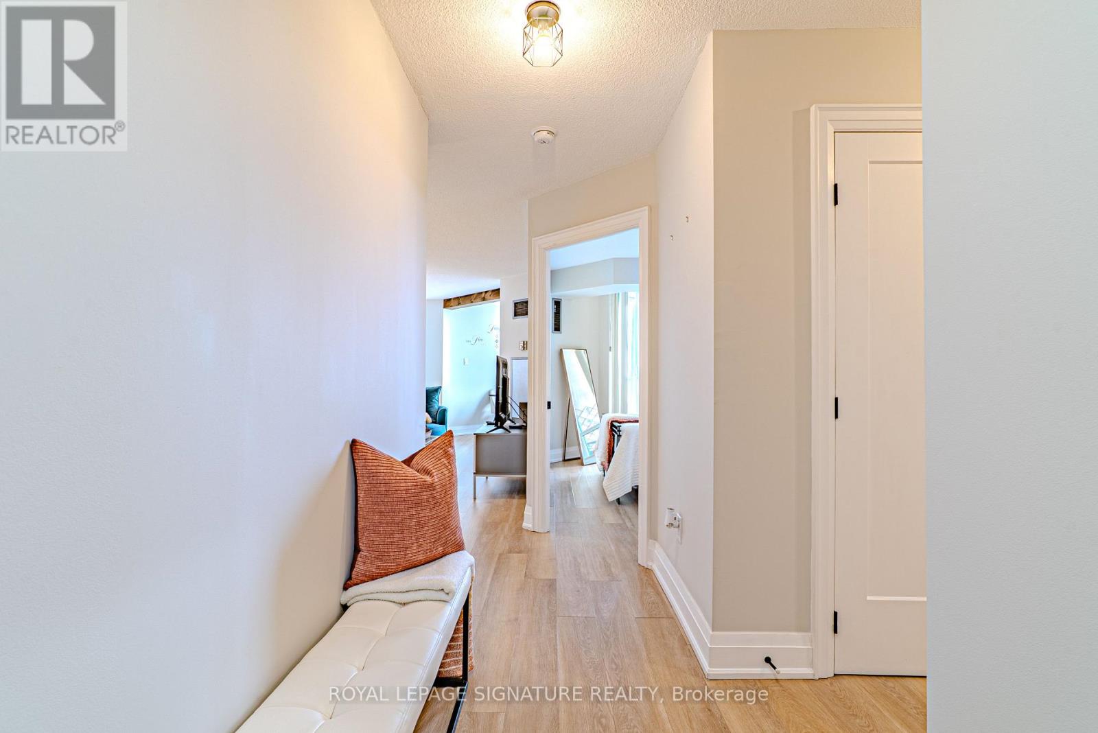 1206 - 550 WEBB DRIVE, Mississauga (City Centre), Ontario, L5B3Y4 — Photo 3