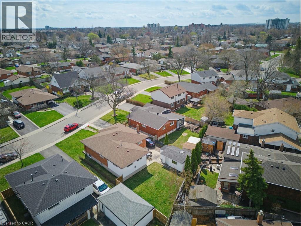 157 HOOVER Crescent, Hamilton, Ontario, L9A3H2 — Photo 4