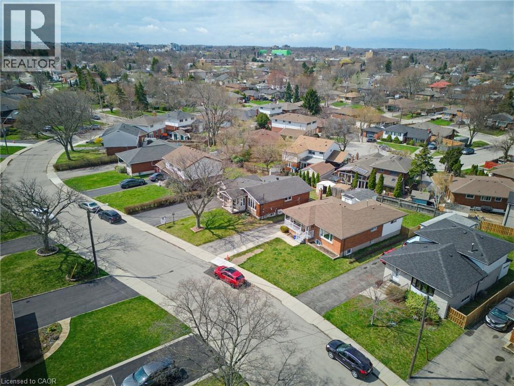 157 HOOVER Crescent, Hamilton, Ontario, L9A3H2 — Photo 5