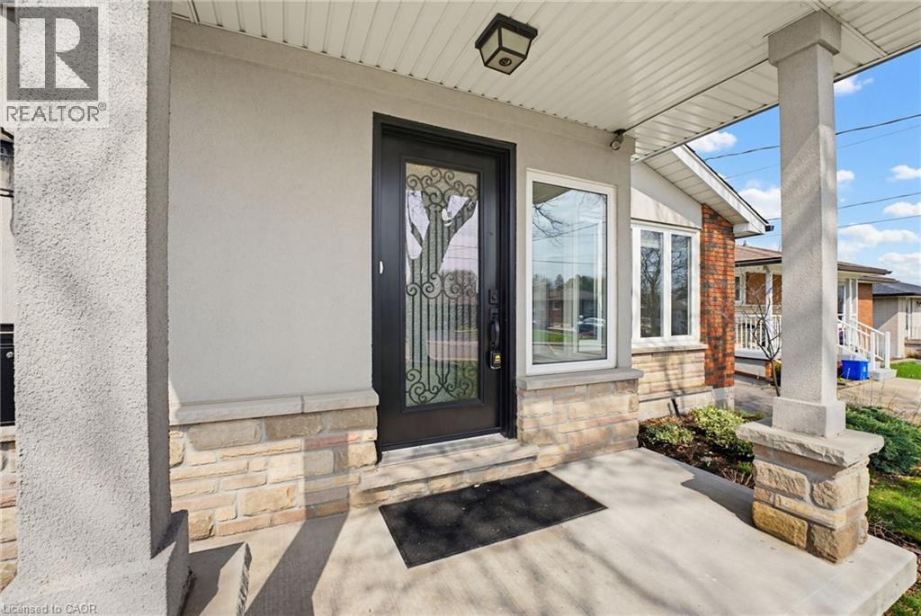 157 HOOVER Crescent, Hamilton, Ontario, L9A3H2 — Photo 8