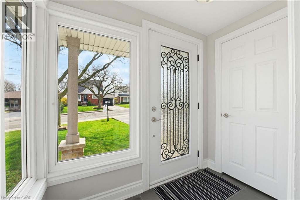 157 HOOVER Crescent, Hamilton, Ontario, L9A3H2 — Photo 9