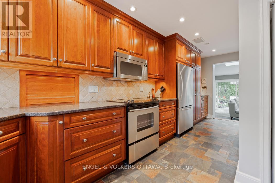 215 SPRINGFIELD ROAD, Ottawa, Ontario, K1M0L1 — Photo 17