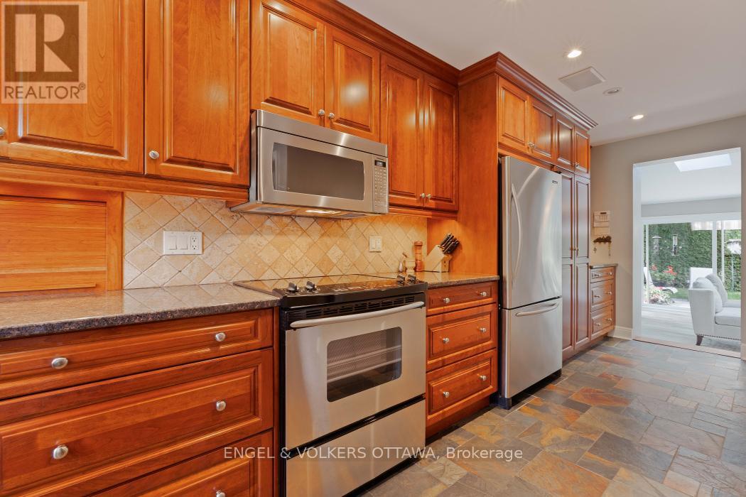 215 SPRINGFIELD ROAD, Ottawa, Ontario, K1M0L1 — Photo 19