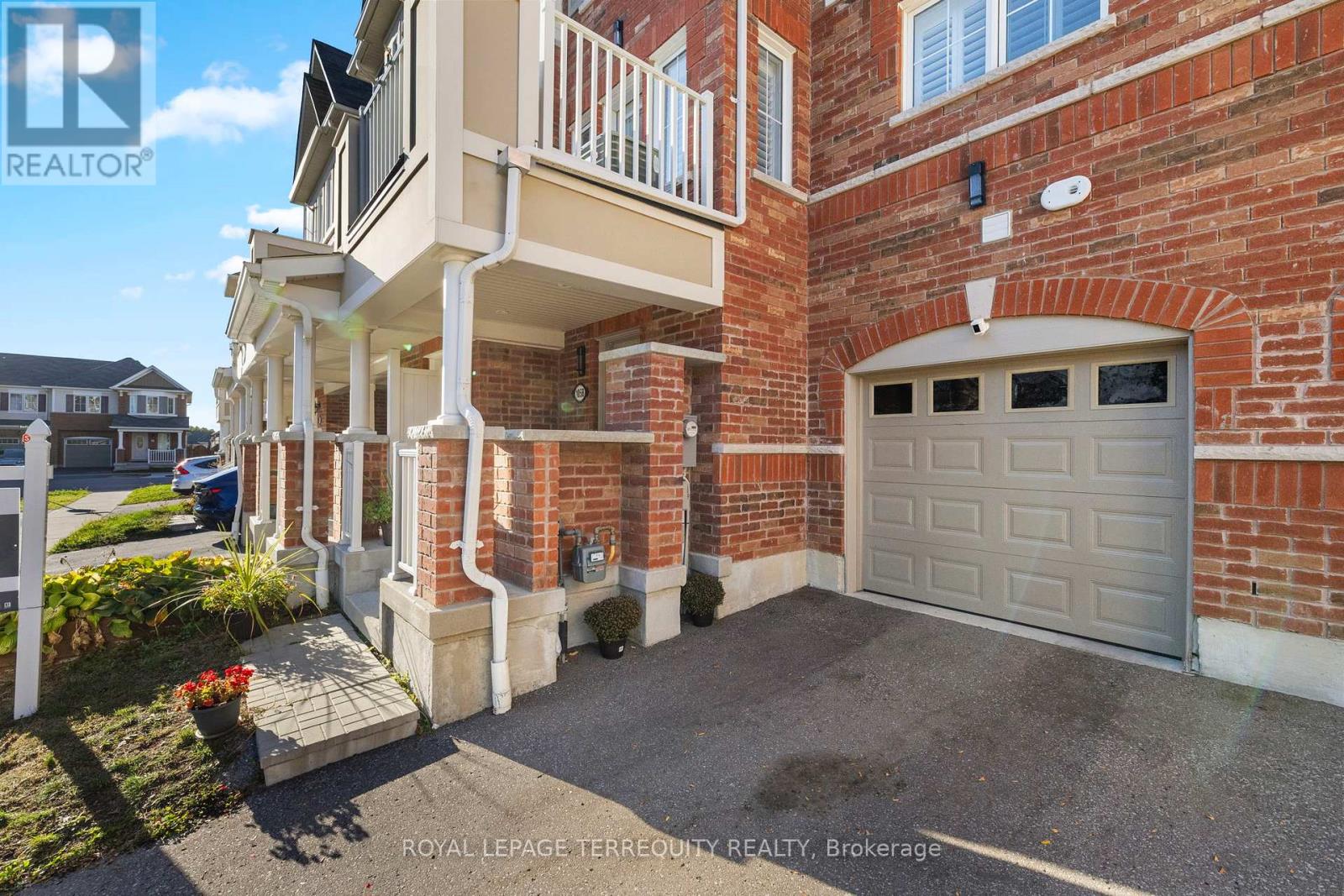 1058 CLIPPER LANE, Pickering, Ontario, L1X0E9 — Photo 3