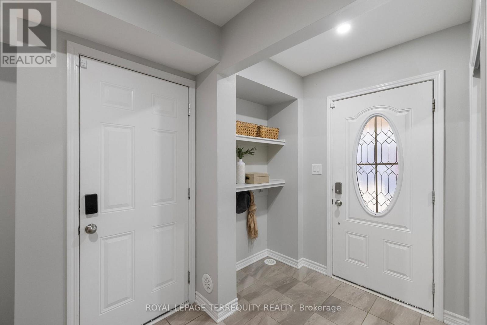 1058 CLIPPER LANE, Pickering, Ontario, L1X0E9 — Photo 5