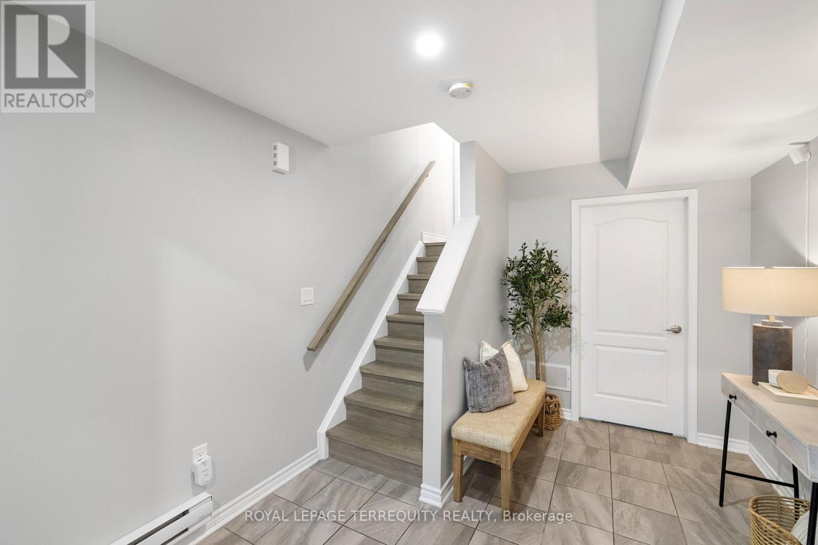 1058 CLIPPER LANE, Pickering, Ontario, L1X0E9 — Photo 6