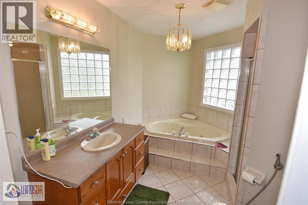 3658 IRONGATE, Windsor, Ontario, N8W5T4 — Photo 33