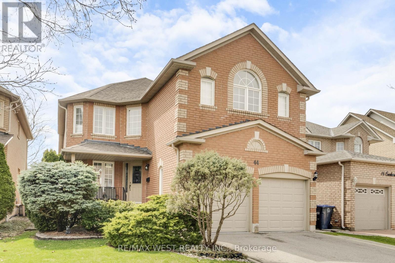 44 CREEKWOOD DRIVE, Brampton (Snelgrove), Ontario, L7A1J3 — Photo 2