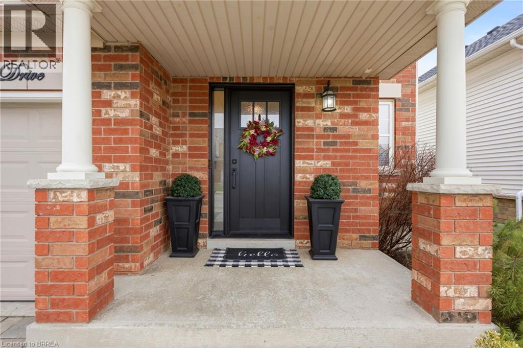 163 SPRING CREEK Drive, Waterdown, Ontario, L8B0X8 — Photo 5