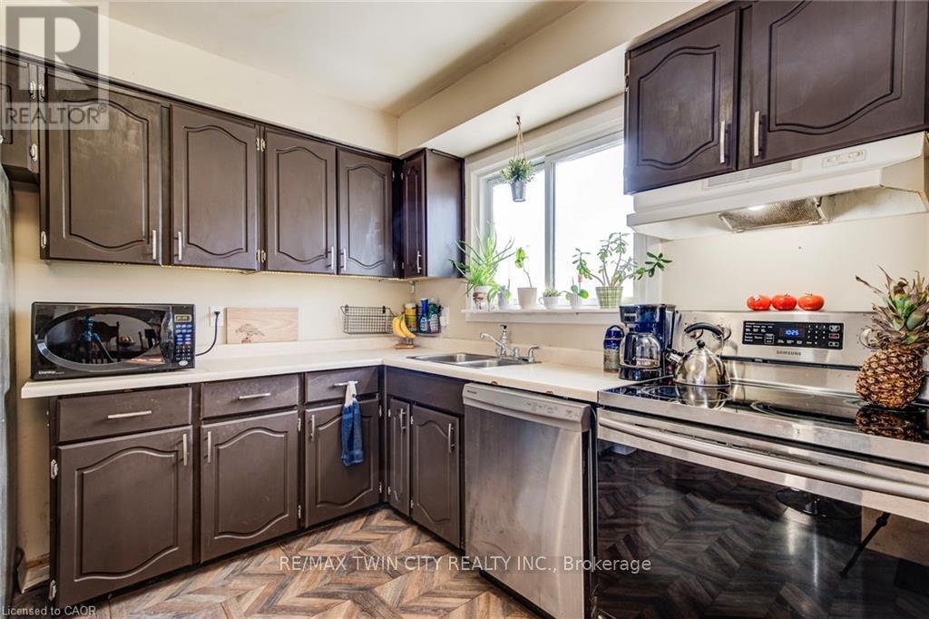 71 SHADELAND CRESCENT, Kitchener, Ontario, N2M2J1 — Photo 16