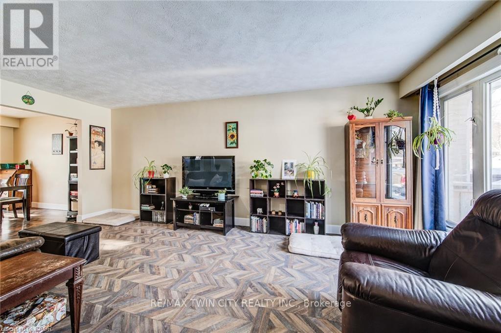 71 SHADELAND CRESCENT, Kitchener, Ontario, N2M2J1 — Photo 5