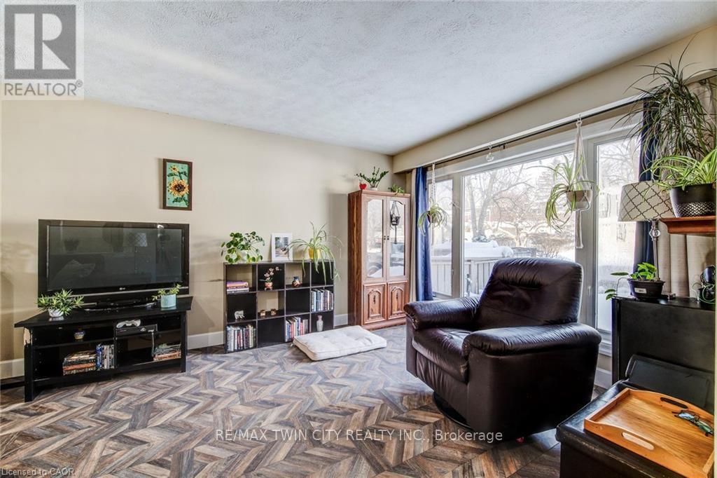 71 SHADELAND CRESCENT, Kitchener, Ontario, N2M2J1 — Photo 9