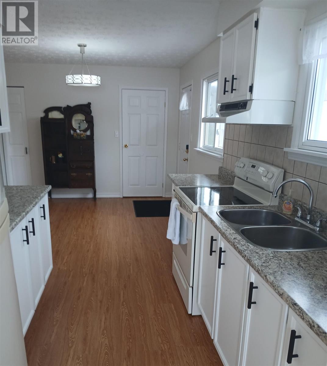 12 Forest PL, Elliot Lake, Ontario, P5A3C6 — Photo 2