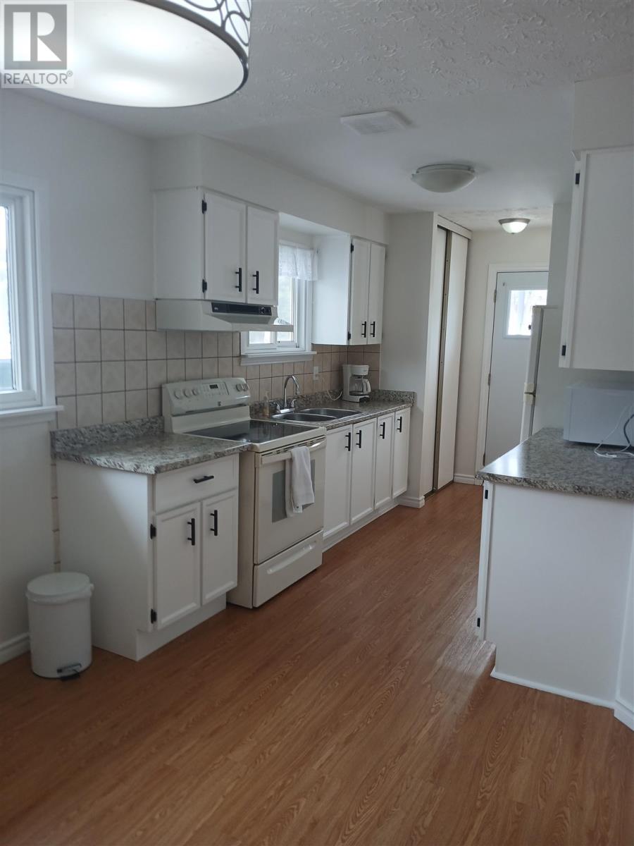 12 Forest PL, Elliot Lake, Ontario, P5A3C6 — Photo 3