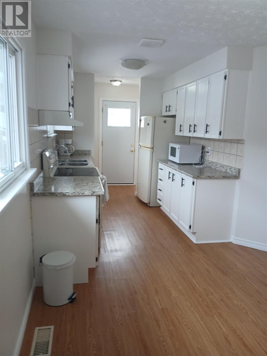 12 Forest PL, Elliot Lake, Ontario, P5A3C6 — Photo 4