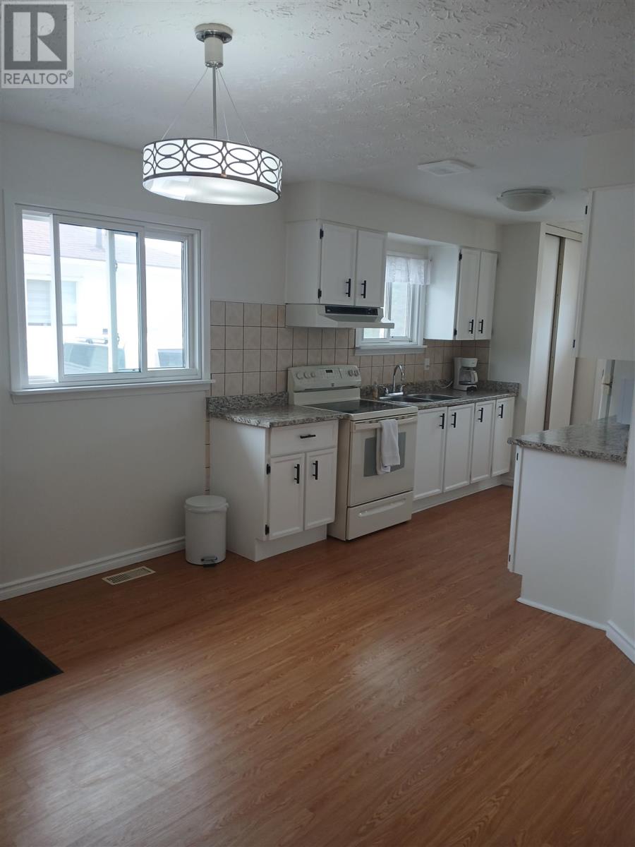 12 Forest PL, Elliot Lake, Ontario, P5A3C6 — Photo 8