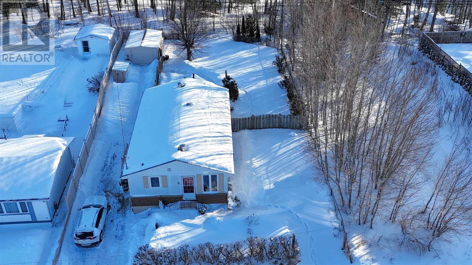 9 Axmith AVE, Elliot Lake, Ontario, P5A1B5 — Photo 3
