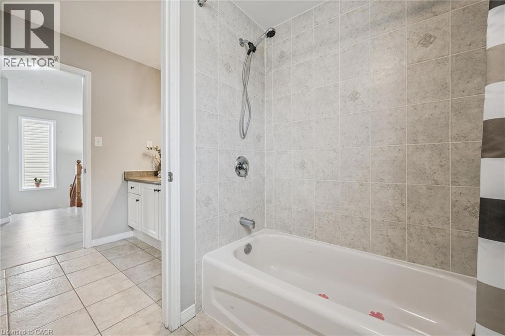 707 COMMONWEALTH Crescent, Kitchener, Ontario, N2E4J8 — Photo 28