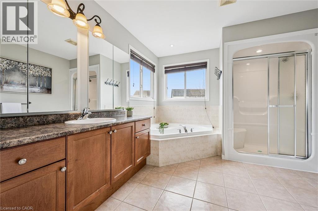 707 COMMONWEALTH Crescent, Kitchener, Ontario, N2E4J8 — Photo 32